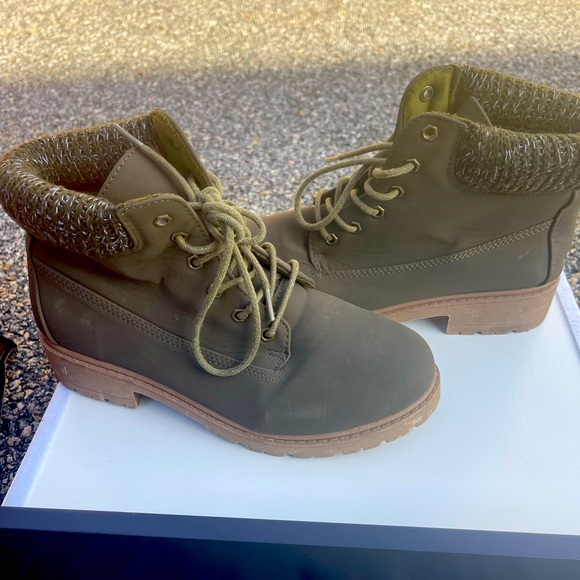 Olive Green combat boots ! - Picture 1 of 3
